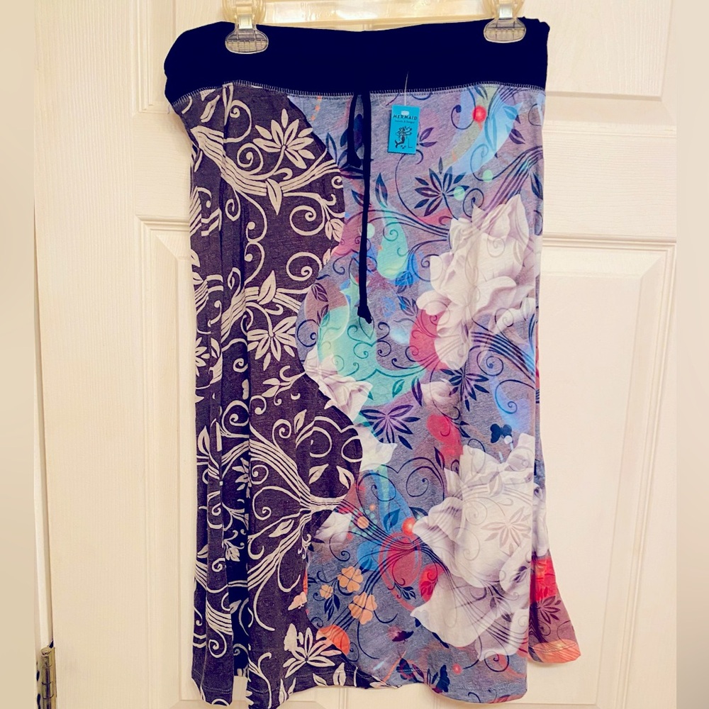 Woman’s Floral Skirt Sz 4